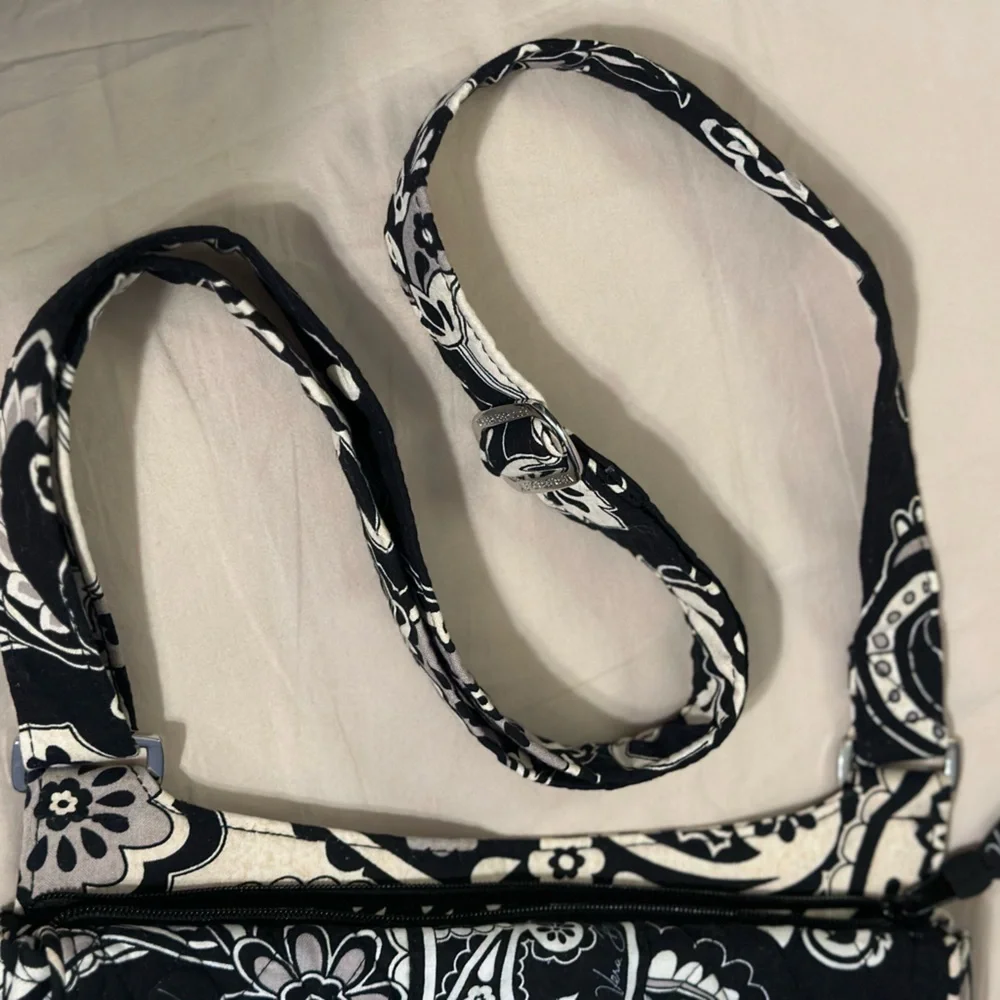 Vera Bradley Black, Tan & Cream Paisley Floral Bucket Cross Body Bag EUC